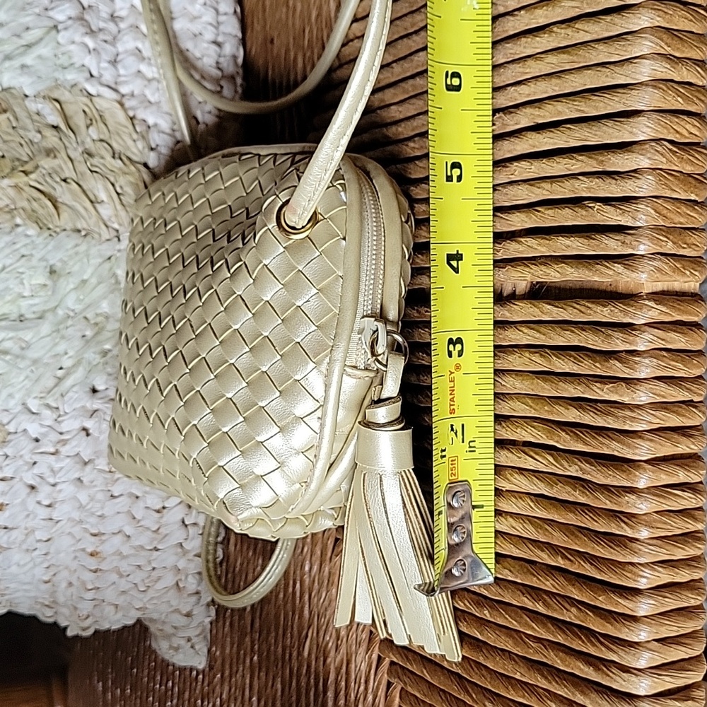 Evan Picone golden cream colored basket weave mini purse - Picture 4 of 13